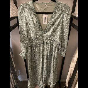 Ruffled Long Sleeve Green and White Dress